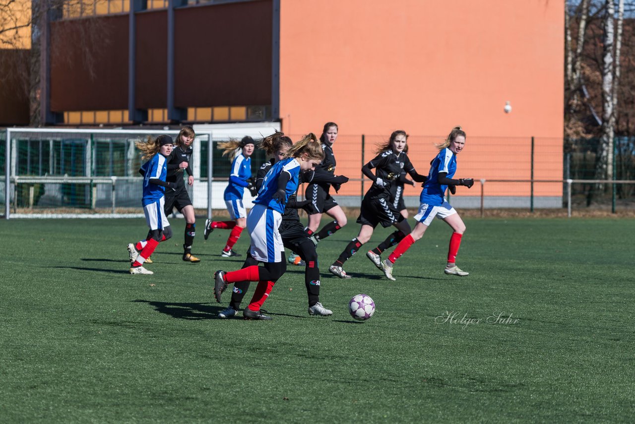 Bild 385 - B-Juniorinnen Halbfinale SVHU - Holstein Kiel : Ergebnis: 3:0